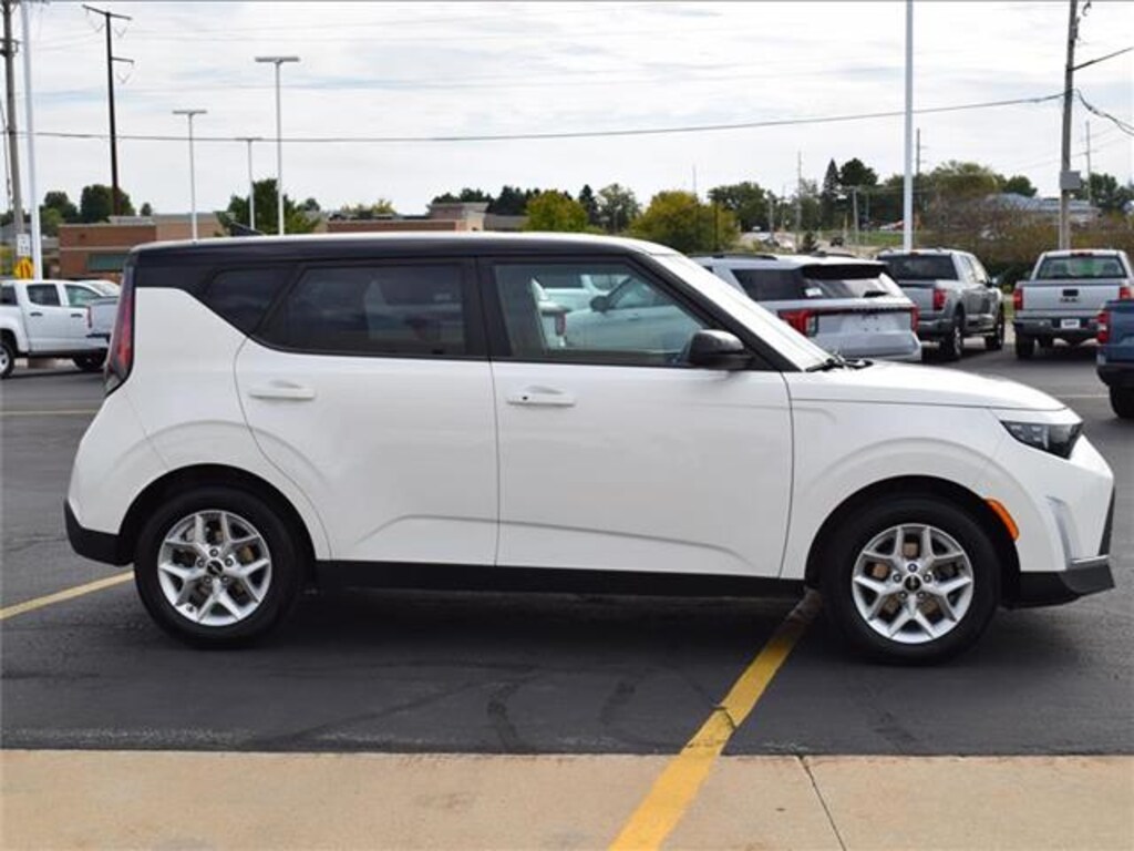 Used 2023 Kia Soul S (IVT) Hatchback