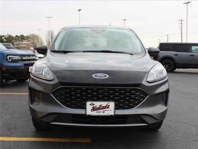 Used 2022 Ford Escape SE with VIN 1FMCU9G68NUA52391 for sale in Dodgeville, WI