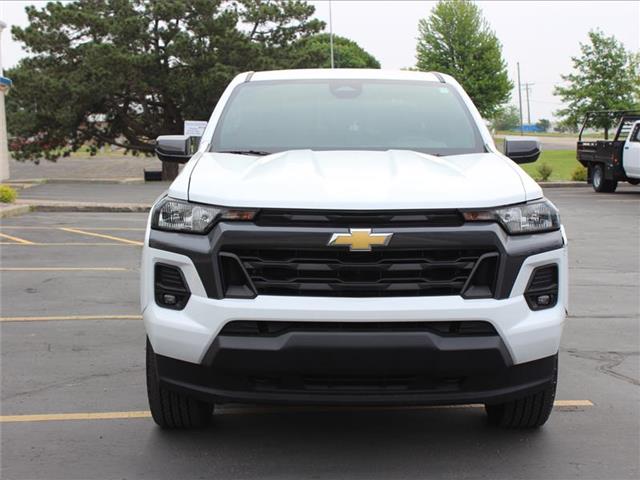2023 Chevrolet Colorado LT photo 2