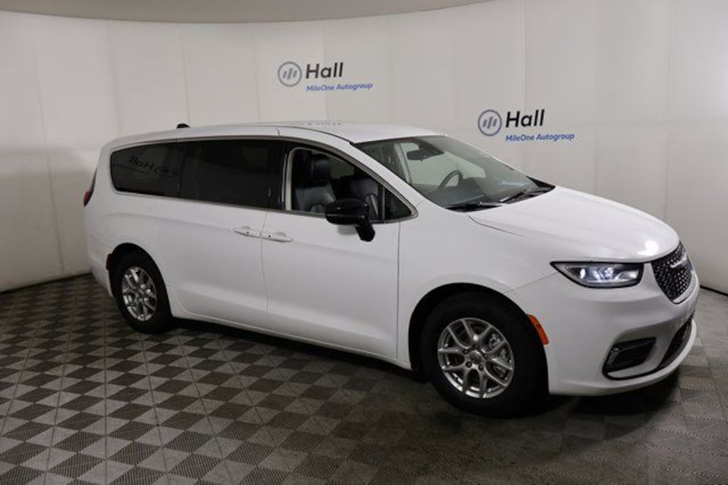 Used 2024 Chrysler Pacifica Touring L Minivan/Van