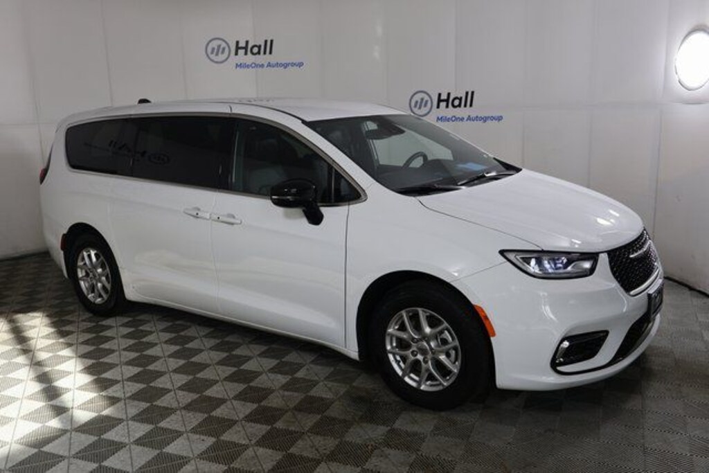 Used 2025 Chrysler Pacifica Select Minivan/Van
