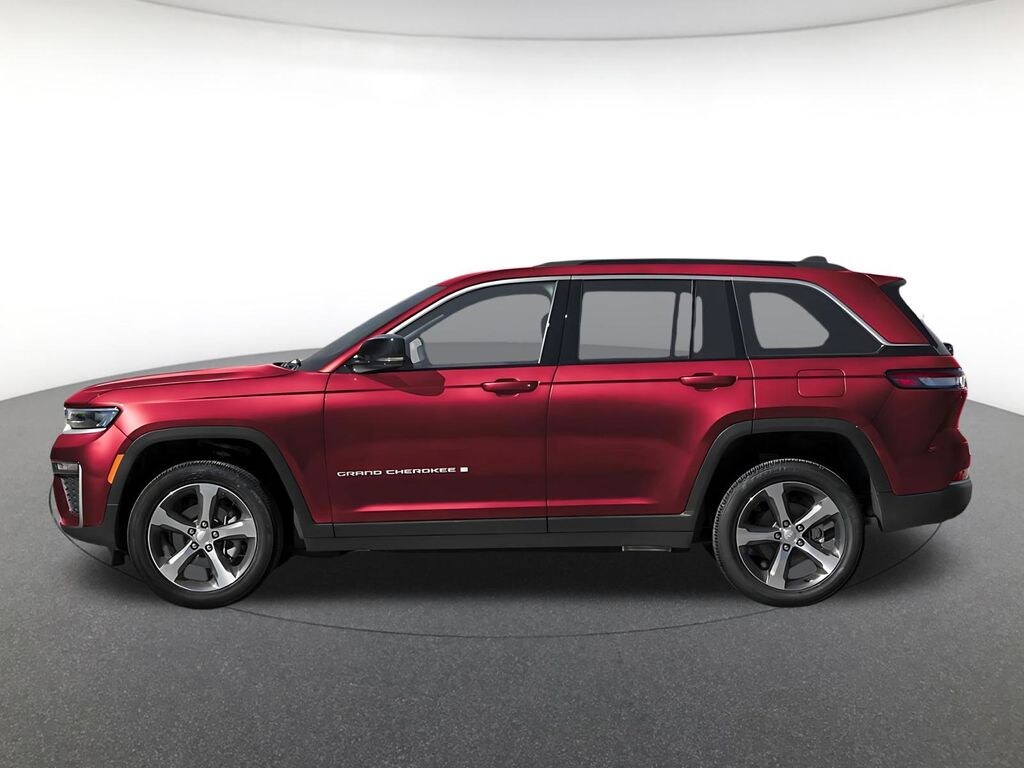 New 2026 Jeep Grand Cherokee Laredo Sport Utility