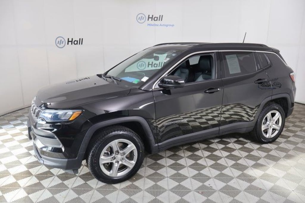 Used 2023 Jeep Compass Latitude SUV