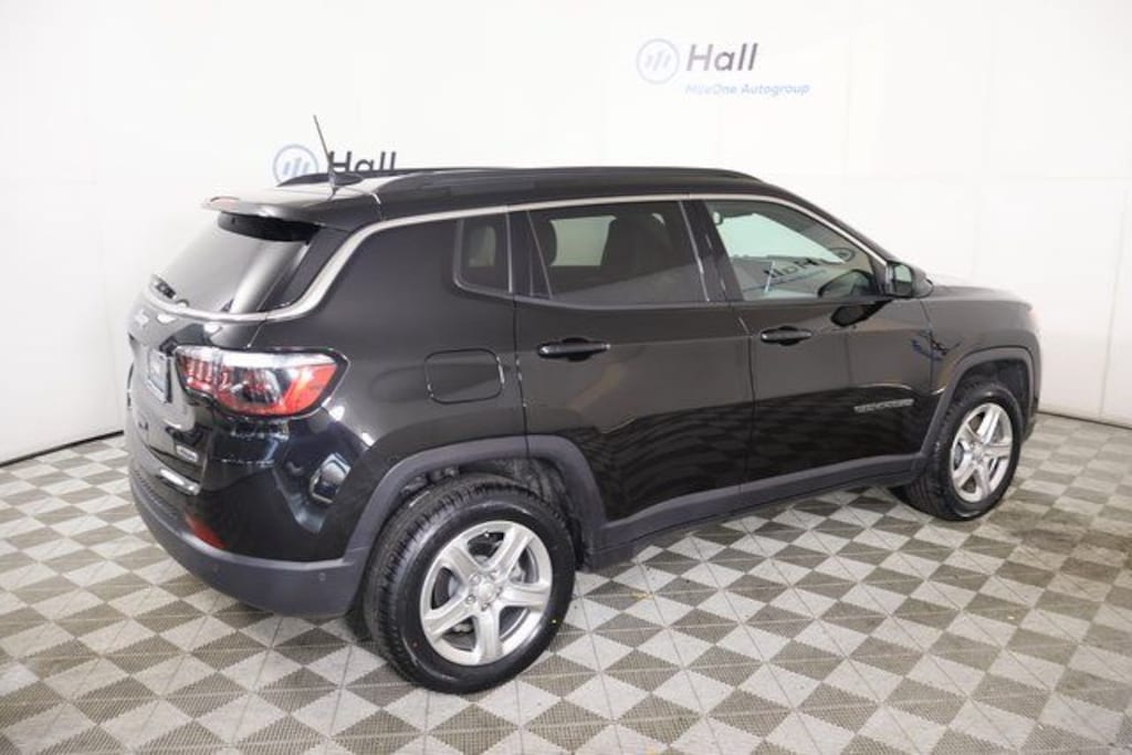 Used 2023 Jeep Compass Latitude SUV
