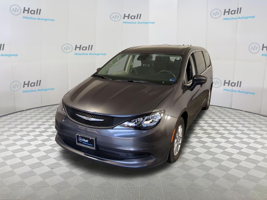 2023 Chrysler Voyager LX's photo