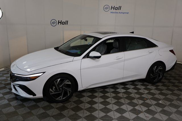 2024 Hyundai Elantra Limited's photo