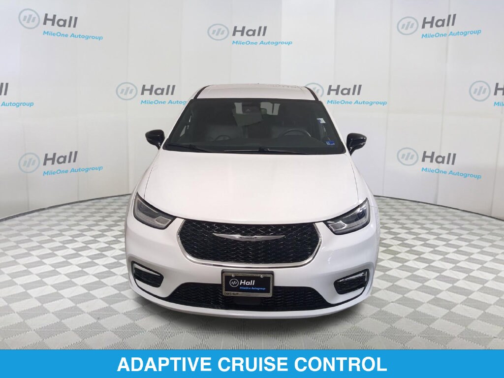 Used 2025 Chrysler Pacifica Select Minivan/Van