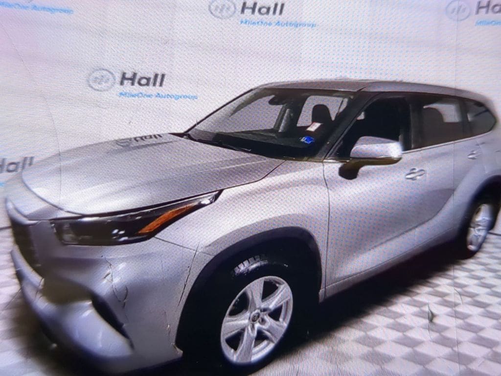 Used 2021 Toyota Highlander LE SUV