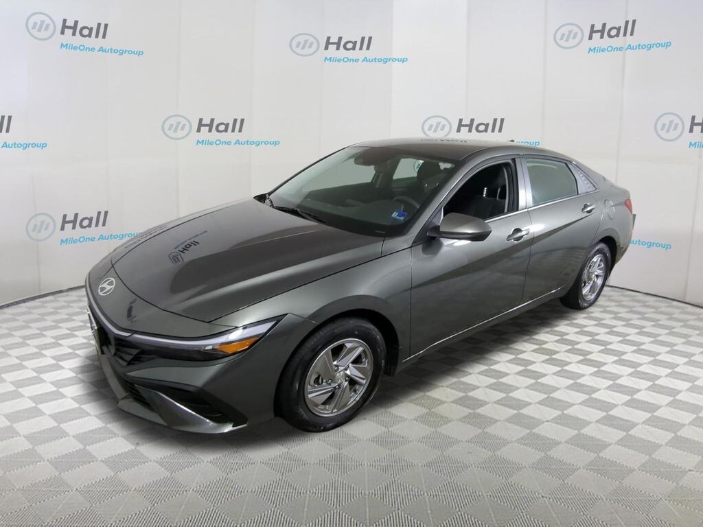 Used 2025 Hyundai Elantra SE Sedan
