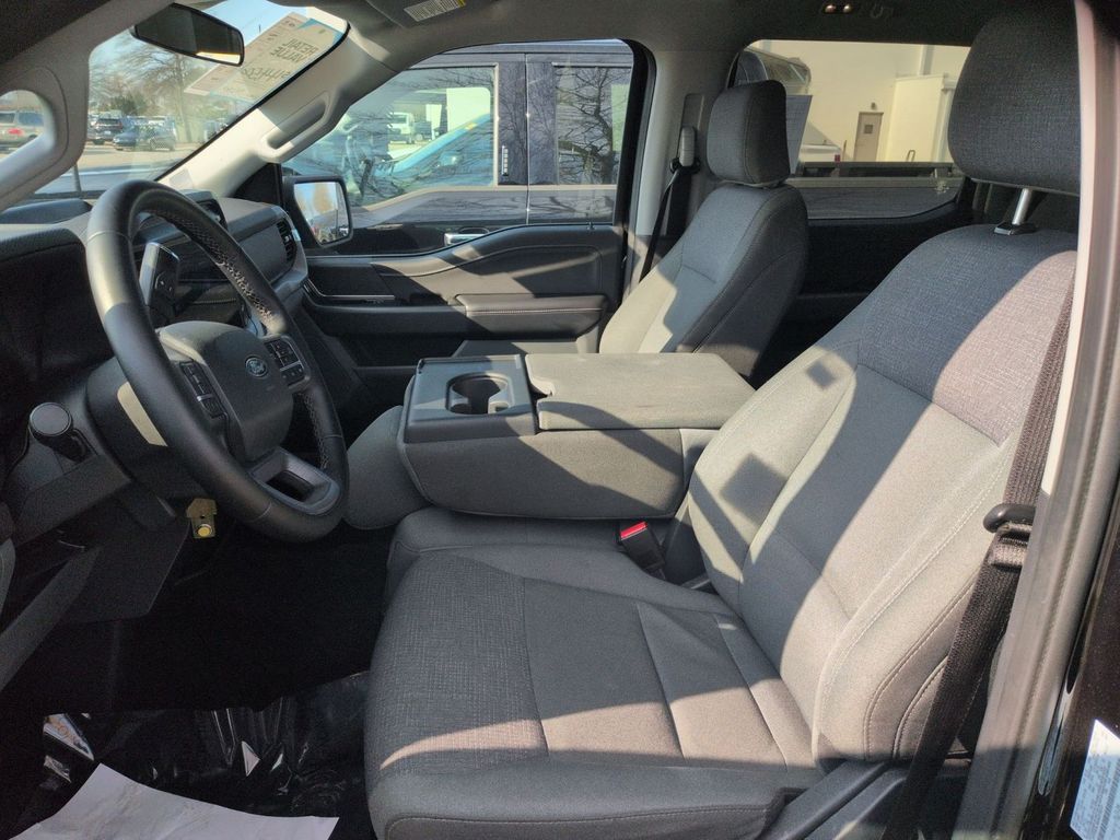 2025 Ford F-150 XLT - Photo 10