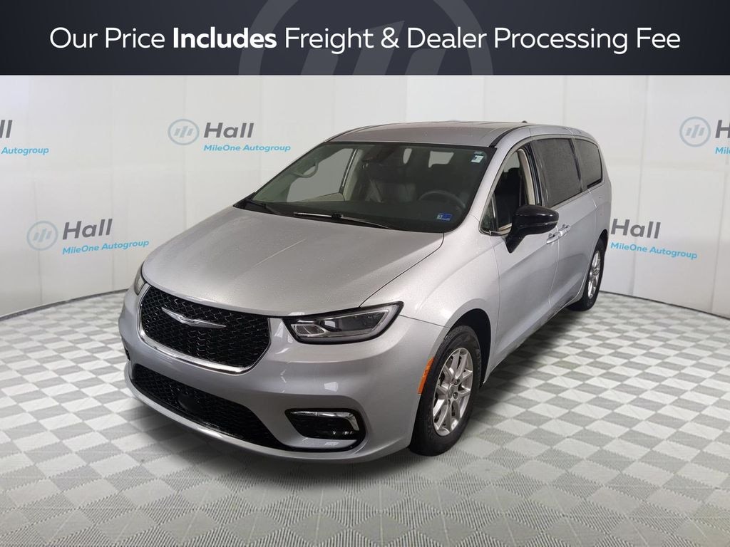 Used 2024 Chrysler Pacifica Touring L Minivan/Van