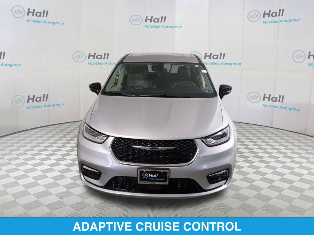 Used 2024 Chrysler Pacifica Touring L Minivan/Van