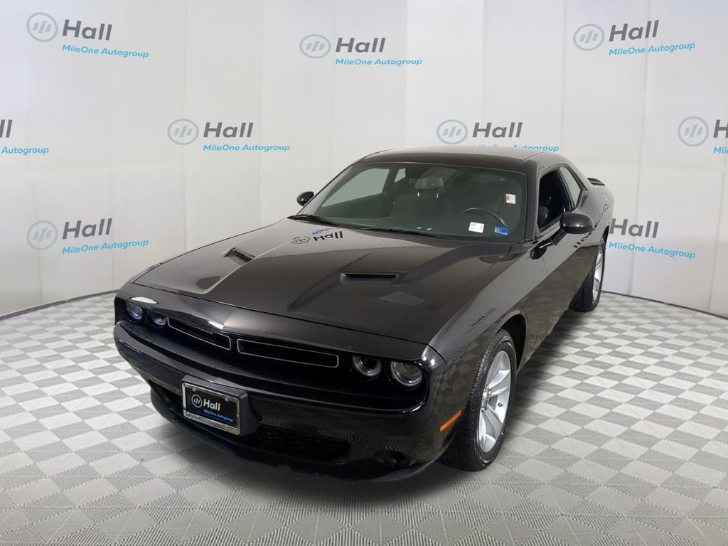 2023 Dodge Challenger SXT Auto's photo