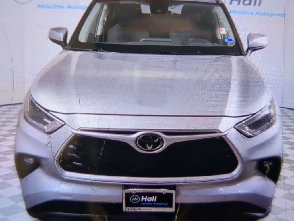 Used 2021 Toyota Highlander LE SUV