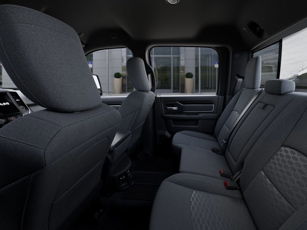 2025 RAM 3500 Big Horn - Photo 11