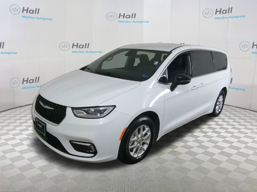 Used 2025 Chrysler Pacifica Select Minivan/Van
