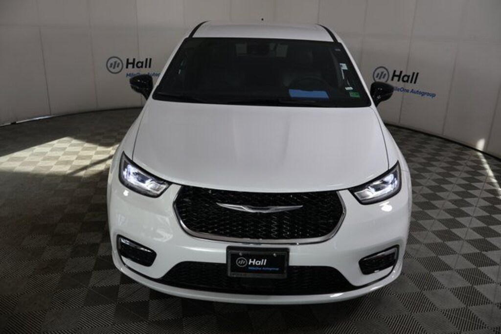 Used 2025 Chrysler Pacifica Select Minivan/Van