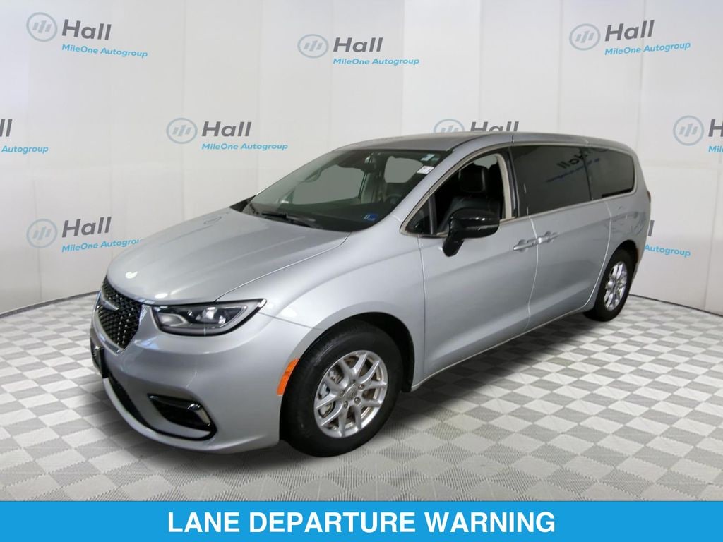 Used 2024 Chrysler Pacifica Touring L Minivan/Van