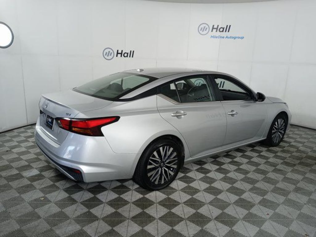 Used 2024 Nissan Altima 2.5 SV Sedan