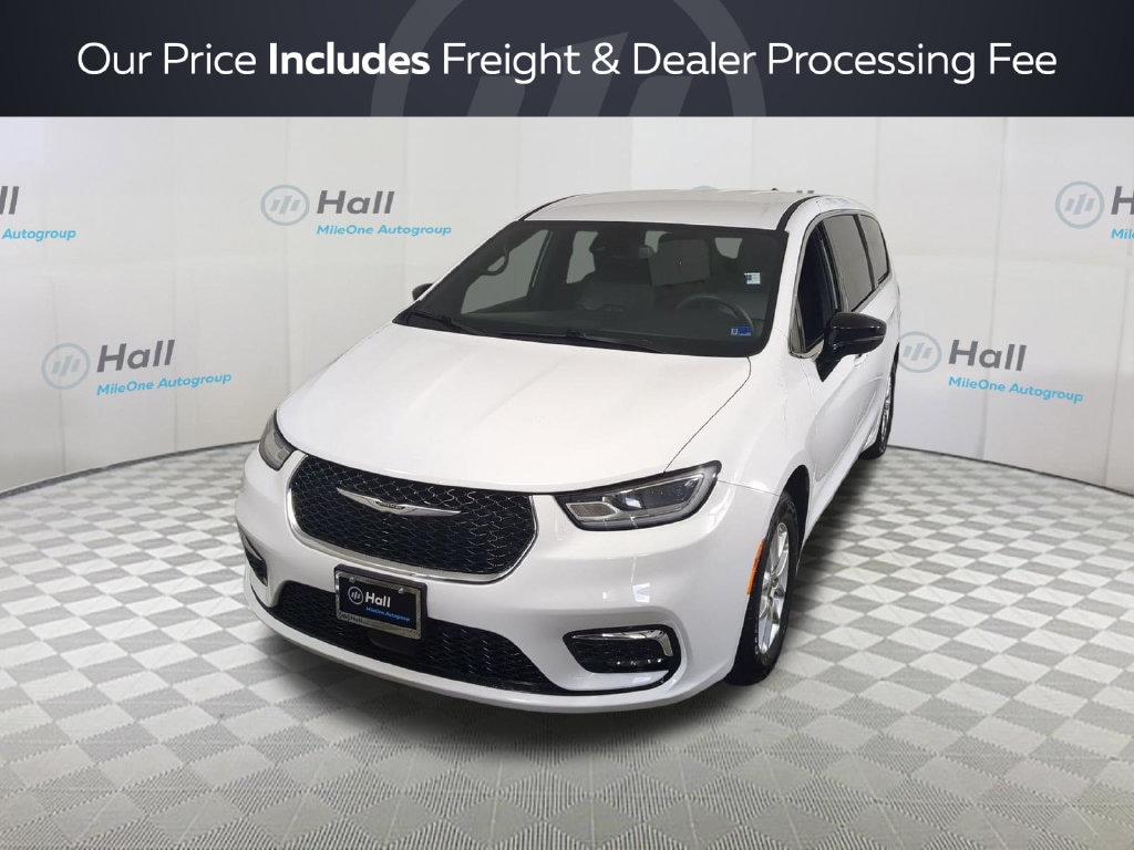 Used 2025 Chrysler Pacifica Select Minivan/Van