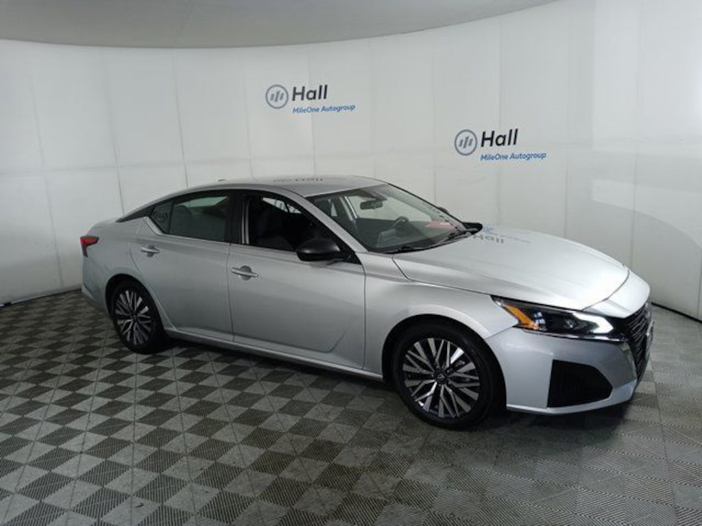 Used 2024 Nissan Altima 2.5 SV Sedan