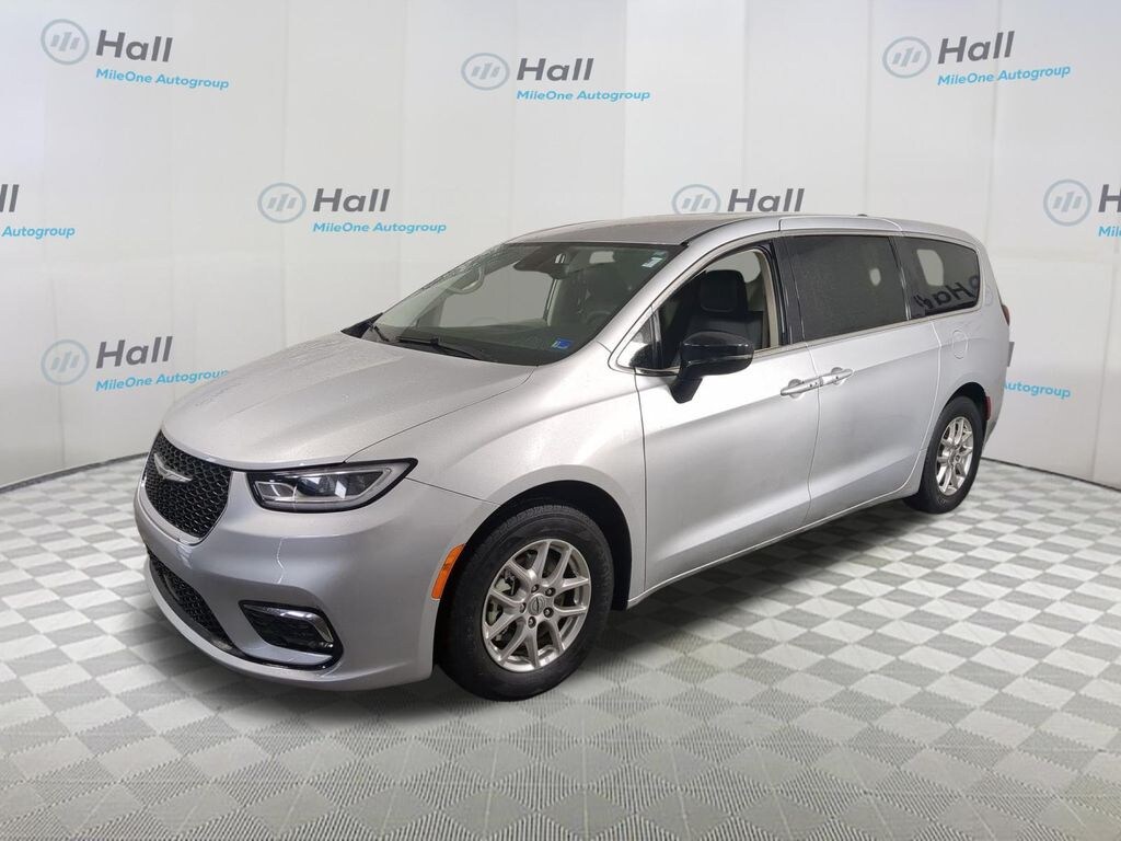 Used 2024 Chrysler Pacifica Touring L Minivan/Van