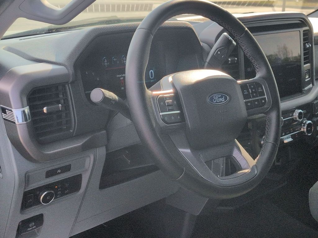 2025 Ford F-150 XLT - Photo 12