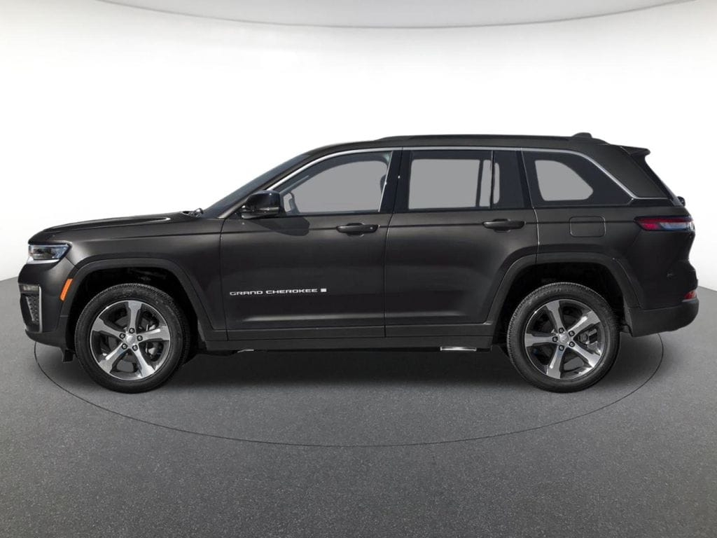 New 2026 Jeep Grand Cherokee Laredo Sport Utility