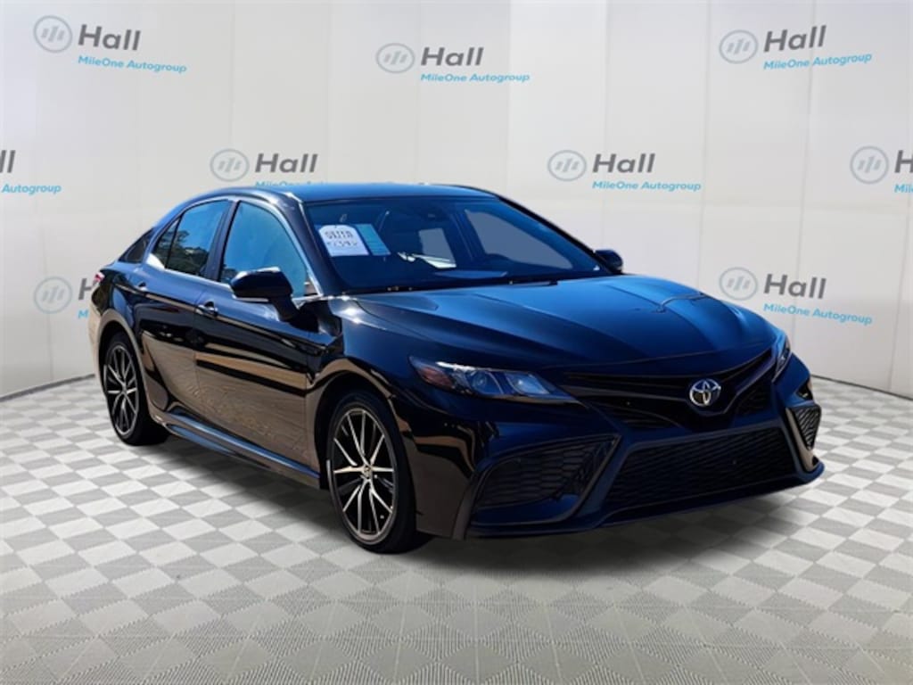Used 2022 Toyota Camry SE Sedan