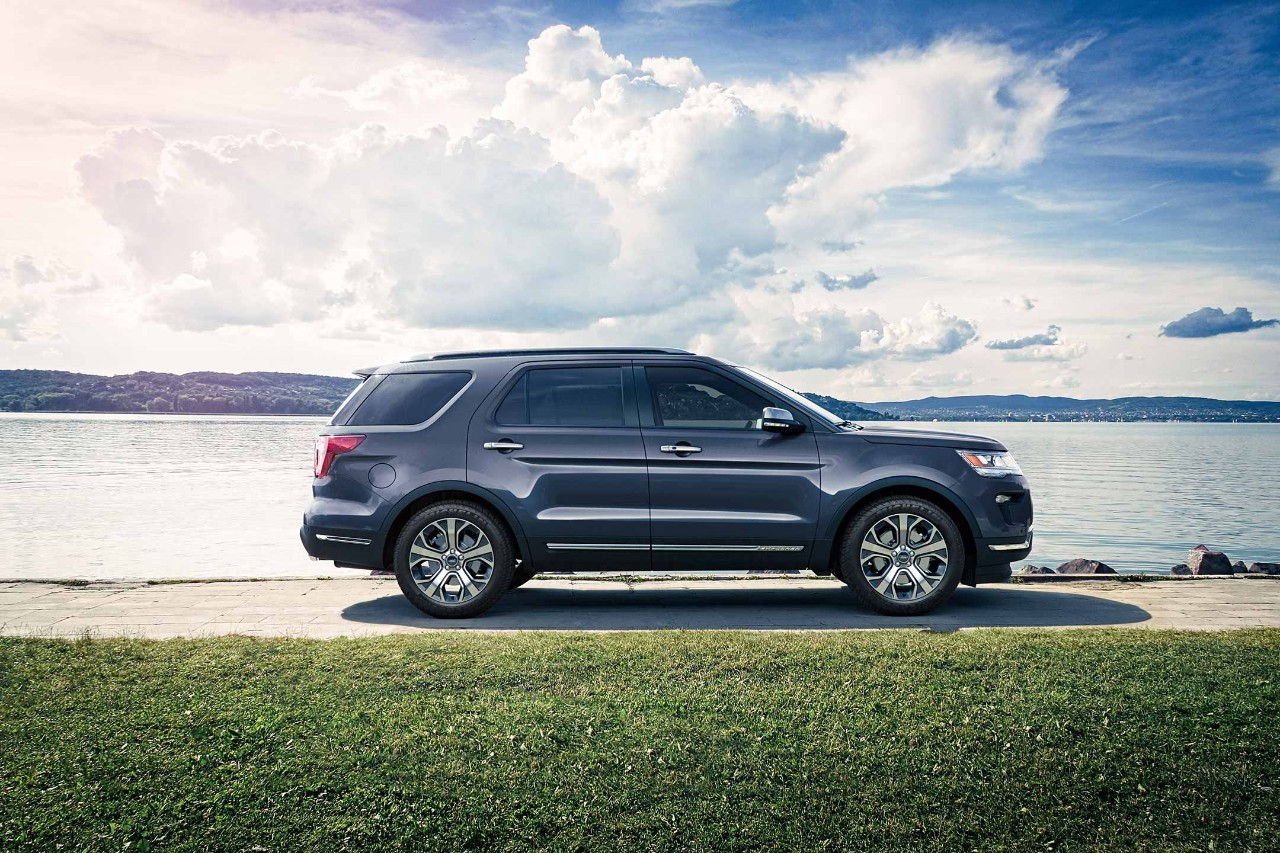 2018 Ford Explorer_Silver Parked.jpeg