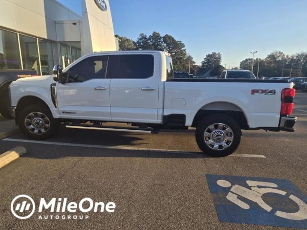 Used 2025 Ford F-250SD Lariat Truck