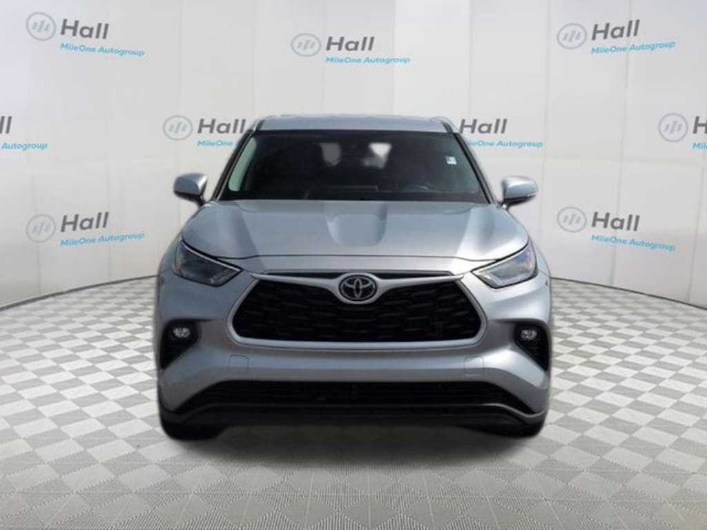 Used 2024 Toyota Highlander LE SUV