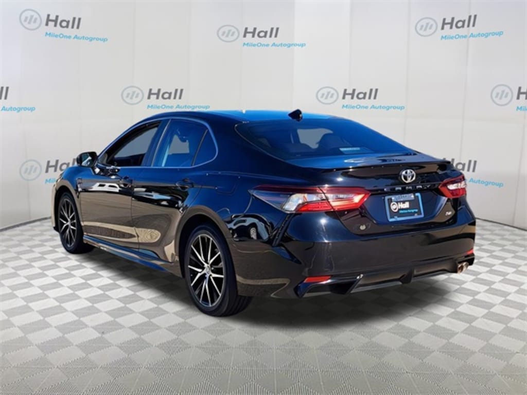 Used 2022 Toyota Camry SE Sedan