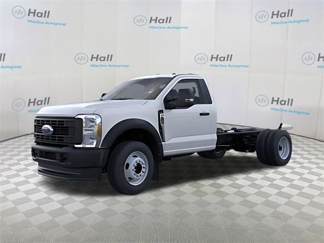 2026 Ford F-600 Super Duty Chassis Cab XL's photo