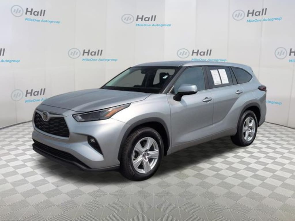 Used 2024 Toyota Highlander LE SUV
