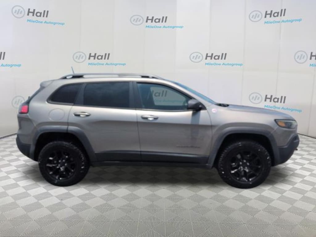 Used 2019 Jeep Cherokee Trailhawk SUV