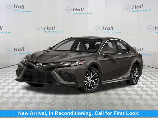 2023 Toyota Camry SE's photo