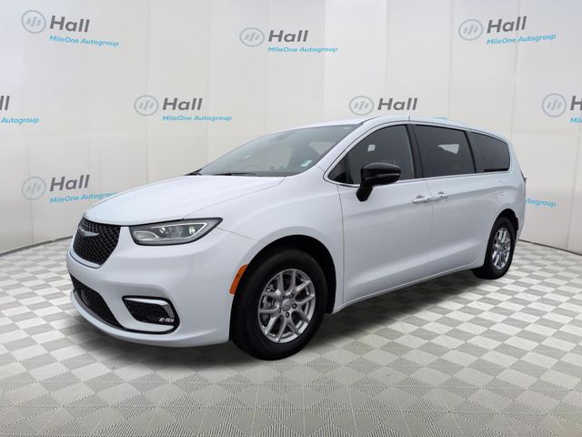 2026 Chrysler Pacifica's photo