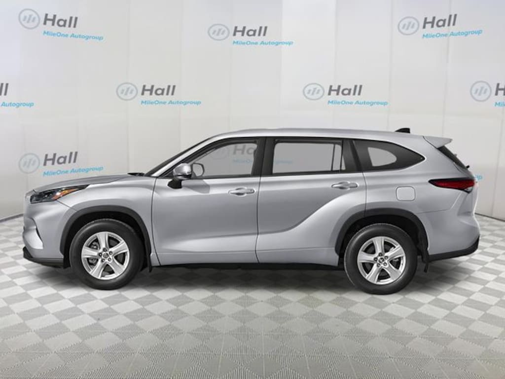 Used 2024 Toyota Highlander LE SUV