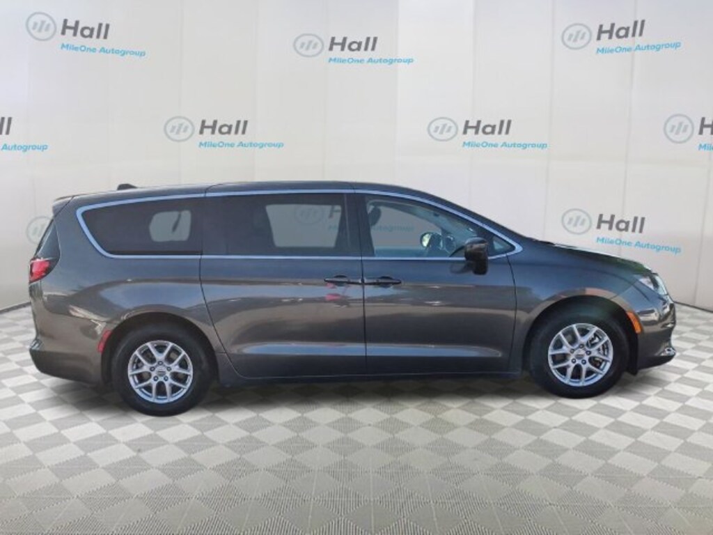 Used 2023 Chrysler Voyager LX Minivan/Van