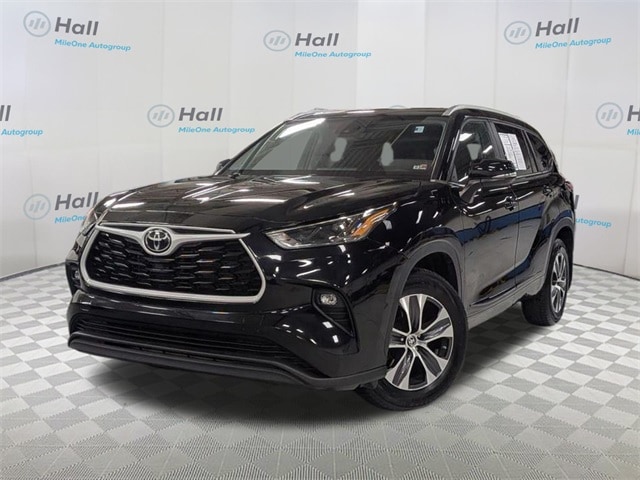 2023 Toyota Highlander XLE's photo