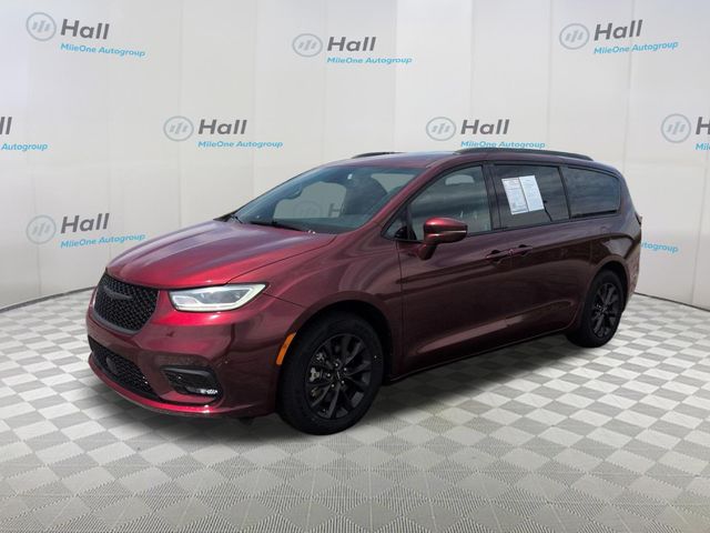 2021 Chrysler Pacifica Touring L's photo