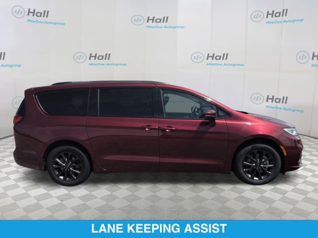 Used 2021 Chrysler Pacifica Touring L Minivan/Van
