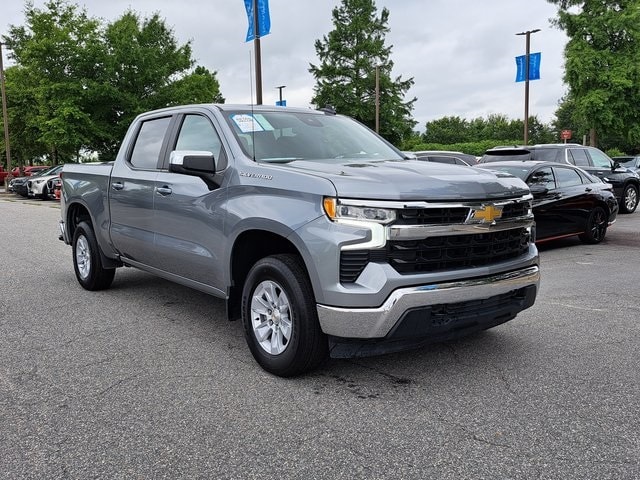 Used 2025 Chevrolet Silverado 1500 LT with VIN 1GCUKDED5SZ114394 for sale in Elizabeth City, NC