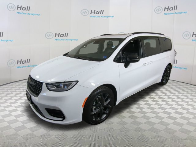 Used 2025 Chrysler Pacifica Limited Minivan/Van