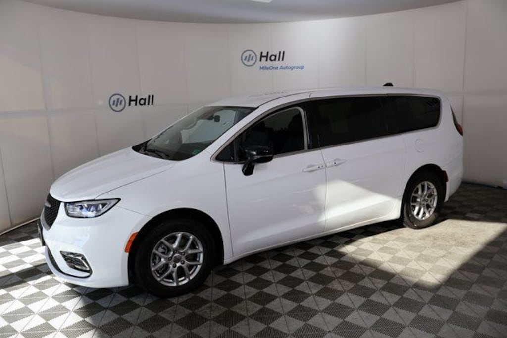 Used 2024 Chrysler Pacifica Touring L Minivan/Van