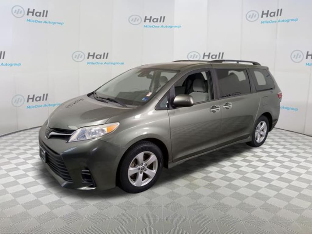 Used 2019 Toyota Sienna LE Minivan/Van