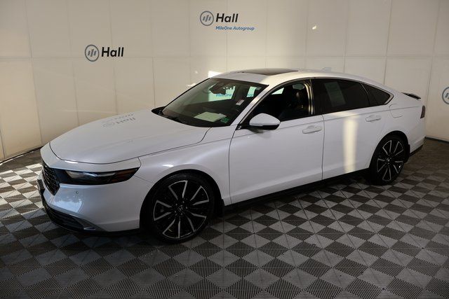 2023 Honda Accord Hybrid Touring's photo