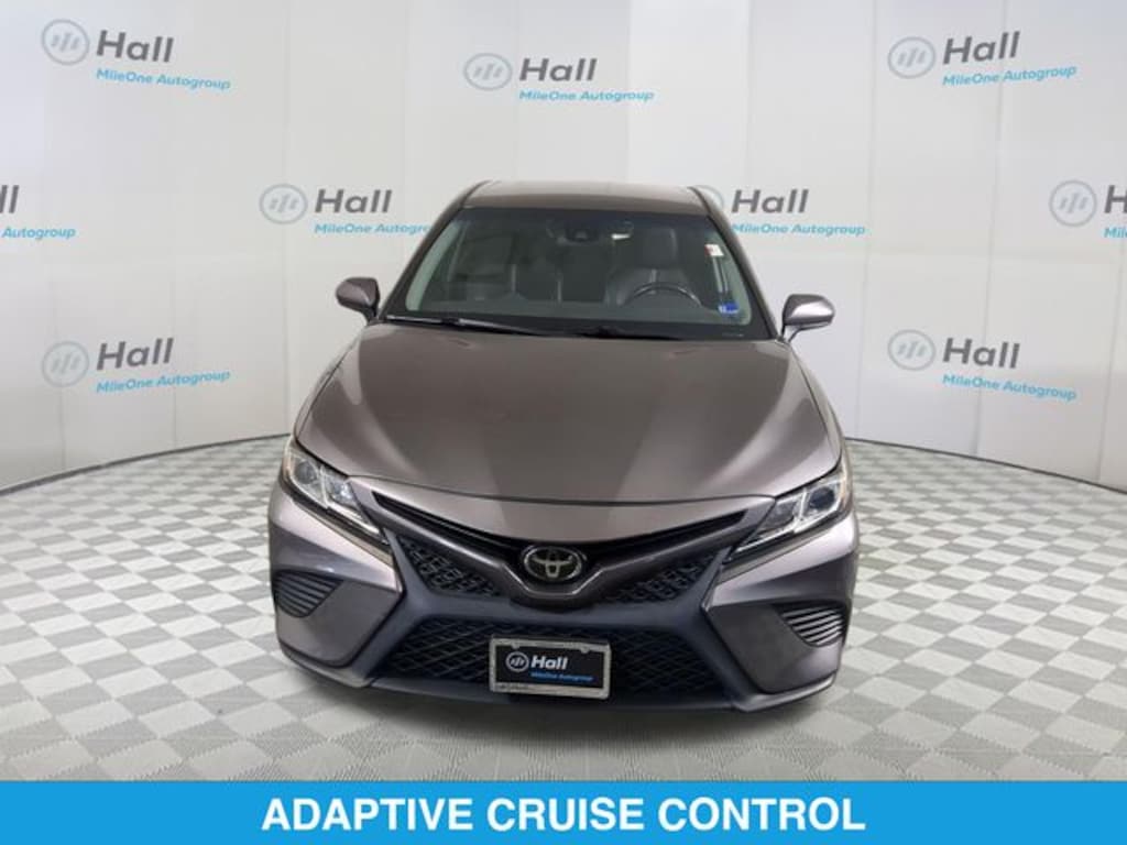 Used 2020 Toyota Camry SE Sedan