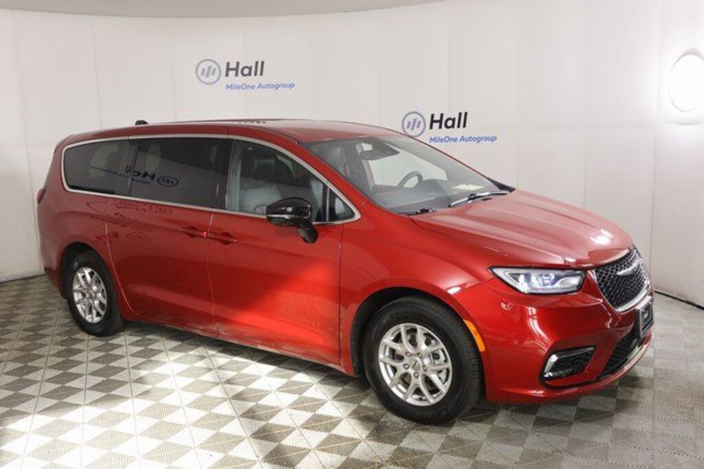 Used 2025 Chrysler Pacifica Select Minivan/Van